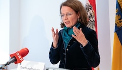 NÖAAB-Landesobfrau Teschl-Hofmeister will das Ehrenamt jetzt auch finanziell absichern (Bild: NLK/Jürgen Burchhart)