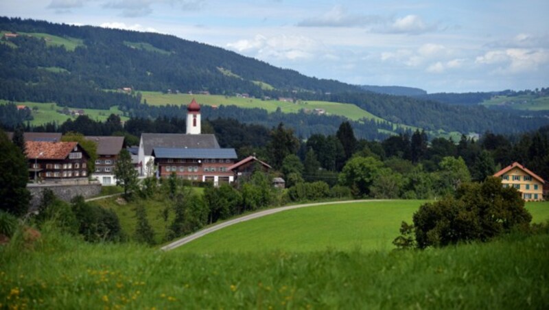 Vorarlberg - im Bild der Bregenzerwald - wird bereits am 15. März große Öffnungsschritte vornehmen. (Bild: APA/Barbara Gindl)