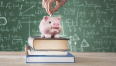 Der Umgang mit Geld muss gelernt sein: am besten durch Taschengeld, wie die Erste Bank erklärt. (Bild: stock.adobe.com)