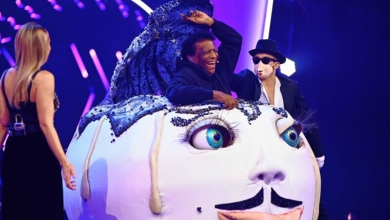 Roberto Blanco steckte im Germknödel-Kostüm bei „The Masked Singer Austria“. (Bild: PULS 4/Willi Weber)