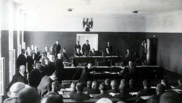 Ein weiterer historischer Moment: die erste Landtagssitzung 1922, damals noch in der Martinskaserne in Eisenstadt. (Bild: Militärkommando Burgenland)
