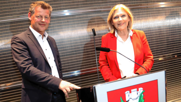 Die Klagenfurter Stadtchefin Maria-Luise Mathiaschitz von der SP und Christian Scheider (Team Kärnten) treten im Duell und den Chefsessel im Rathaus gegeneinander an. (Bild: Uta Rojsek-Wiedergut)