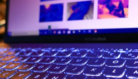 Sy Mit der befristeten Ausnahmeregelung können etwa Microsoft bei Outlook, Google bei Gmail oder ...