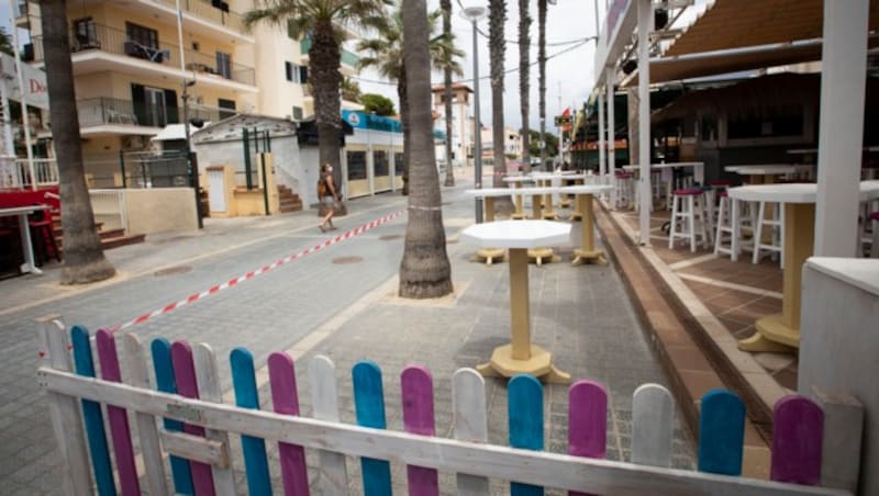 Bars auf der berühmten Bierstraße dürfen in Palma de Mallorca wieder öffnen. (Bild: AFP)