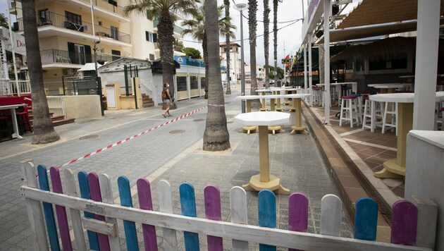 Bars auf der berühmten Bierstraße dürfen in Palma de Mallorca wieder öffnen. (Bild: AFP)