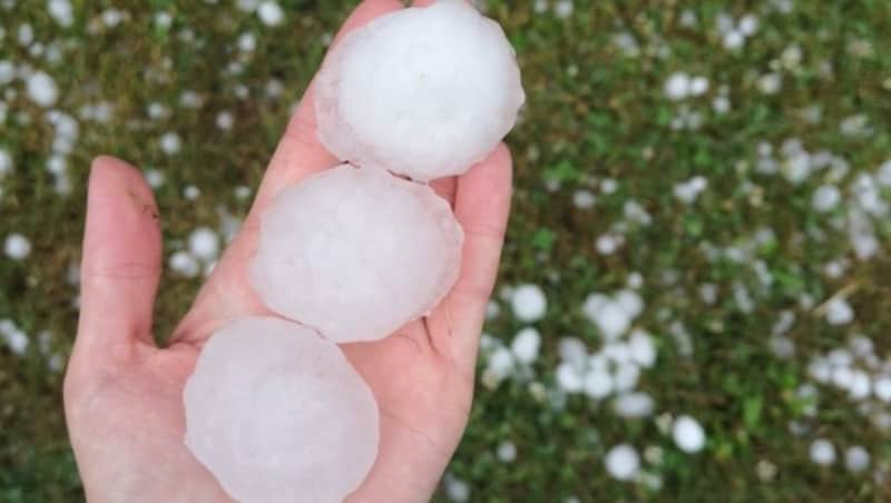 Die Vorboten sind da: Riesige Hagel-Eier, die Zerstörungen anrichten, wo vorher schon Dürre gewütet hat: Jahre der Wetterextreme kommen! (Bild: ÖHV)