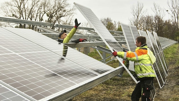 Für das Vorantreiben der Energiewende - etwa durch den Ausbau von Photovoltaik - könnte bald vielen Gemeinden das Geld fehlen. (Bild: twitter.com/WienEnergie)