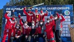 Lukas Feurstein (Mitte hinten) war bei der Junioren-WM 2021 in Bansko mit Gold und Silber der erfolgreichste Athlet. (Bild: ÖSV/Schrammel)