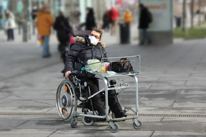 In zahlreichen Geschäften ist keine Barrierefreiheit gegeben. Menschen im Rollstuhl können den Shop dann nur schwer oder gar nicht betreten. (Bild: ÖZIV Access)