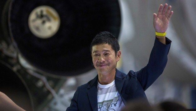 Die Welt scheint nicht genug - der Milliardär Yusaku Maezawa lädt zur Reise um den Mond. (Bild: AFP/DAVID MCNEW)