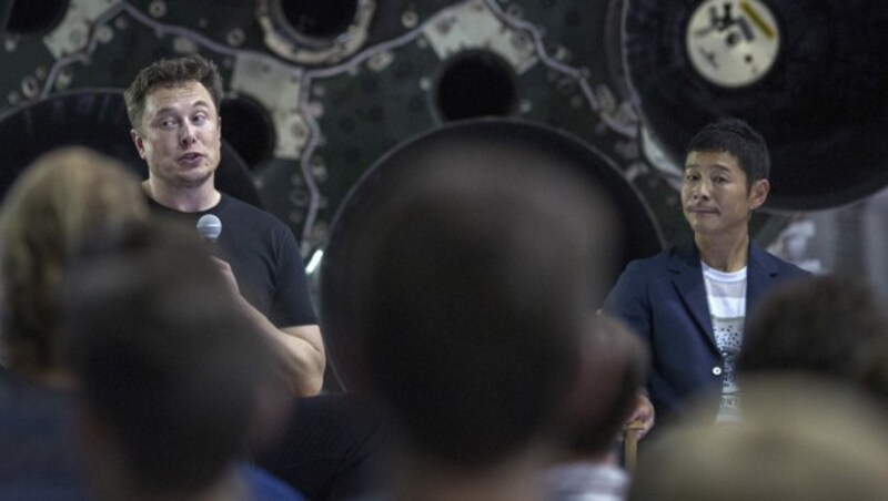 Elon Musk und Yusaku Maezawa teilen ihre Leidenschaft für das Weltall. (Bild: AFP/DAVID MCNEW)