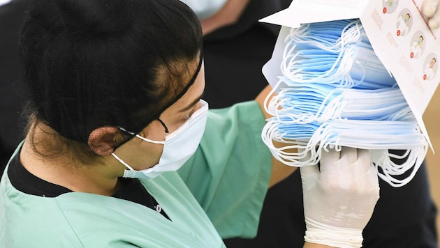 Zu den Arbeitsbedingungen bei Hygiene Austria kommen immer mehr Details ans Licht. (Bild: APA/ROBERT JAEGER)