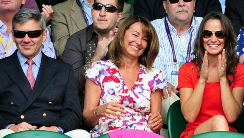 Carole and Michael Middleton mit Tochter Pippa Middleton in Wimbledon (Bild: AFP)