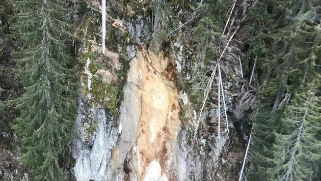 Die Abbruchstelle des rund 30 Kubikmeter großen Felsblockes vom Landeshubschrauber aus fotografiert. (Bild: Land Tirol/Schroll)