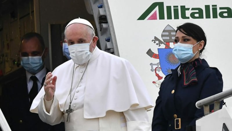 Papst Franziskus vor seinem Abflug Richtung Irak (Bild: APA/AFP/Andreas SOLARO)