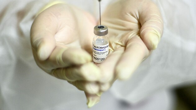 Die EMA hat am Donnerstag im Eilverfahren ein Prüfverfahren zur Zulassung des russischen Corona-Impfstoffs beschlossen. (Bild: AFP)