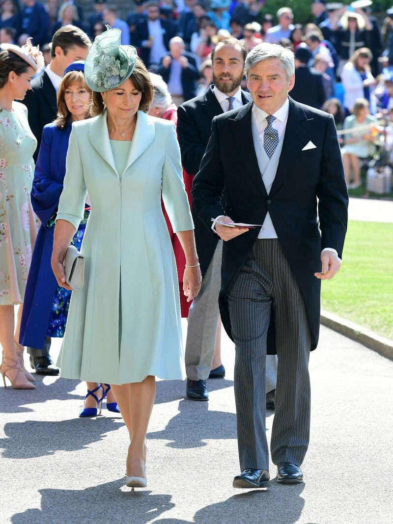 Carole Middleton und ihr Mann Michael Middleton bei der Hochzeit von Prinz Harry und Herzogin Meghan (Bild: APA/Photo by Ian West / POOL / AFP)