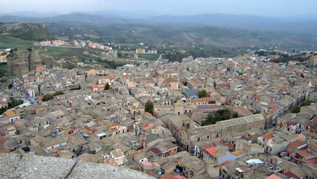 Ein Blick über die sizilianische Kleinstadt Corleone (Bild: Wikipedia/Michael Urso (CC BY-SA 3.0))