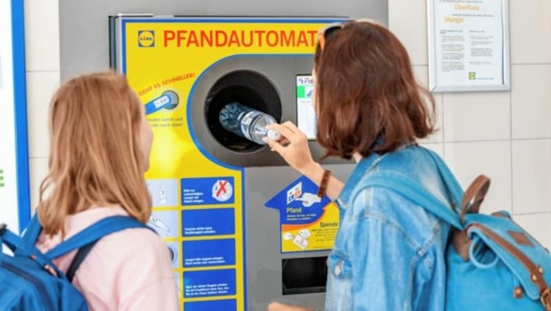 Ab 1. Jänner 2025 bekommt Österreich ein Einwegpfandsystem. Wer dann Plastikflaschen oder Alu-Dosen kauft, bezahlt 25 Cent als Pfand. (Bild: © EdNurg - stock.adobe.com)