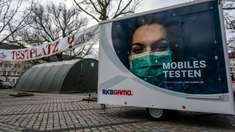 Eine mobile Teststation in Deutschland (Bild: AFP)