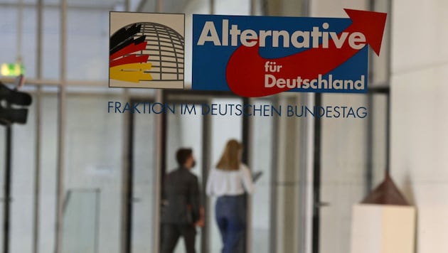 Die bayrische AfD hat jenen Aktivisten ausgeschlossen, der die Corona-Schutzimpfung vor dem ehemaligen KZ Mauthausen mit Zyklon B verglichen hatte. (Bild: AFP)