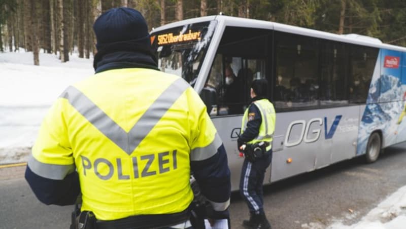 Auch in Bussen wird kontrolliert, hier auf dem Gailberg. (Bild: Hannes Wallner)