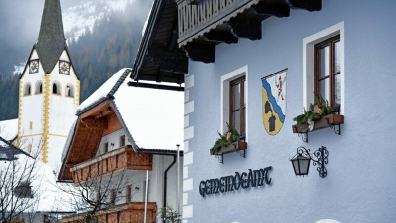 Muhr im Lungau (S) Gemeindeamt und Kirche, Nationalpark Hohe Tauern (Bild: ROLAND HOLITZKY)