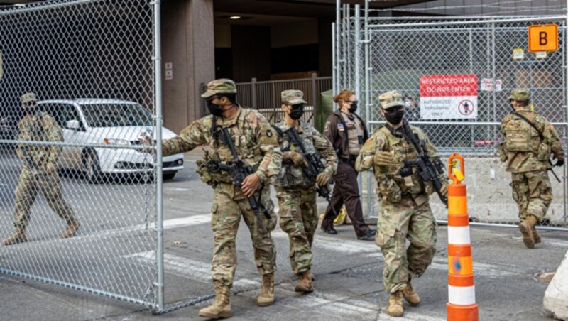 Die Nationalgarde bewacht das Gerichtsgebäude in Minnesota rund um den George-Floyd-Prozess gegen Derek Chauvin. (Bild: AFP)