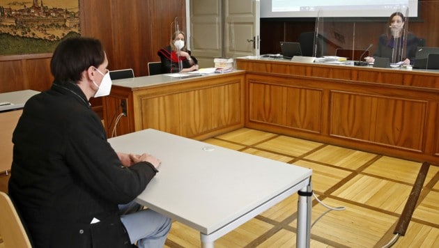 Martin Rutter vor Gericht in Klagenfurt (Bild: APA/GERT EGGENBERGER)