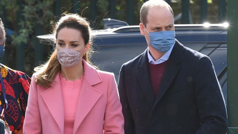 Herzogin Kate und Prinz William besuchen eine Schule in Stratford. Es ist der erste gemeinsame Auftritt des Paares nach dem Enthüllungsinterview von Prinz Harry und Herzogin Meghan. (Bild: Justin Tallis / PA / picturedesk.com)