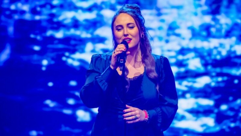 Selina-Maria Edbauer hoffte mit „Fields of Gold“ von Eva Cassidy auf viele Punkte der Jury. (Bild: ORF)