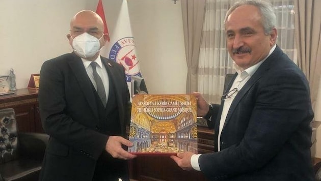 Türkei-Botschafter Ceyhun (li.) mit Ali Can (Graue Wölfe) (Bild: zVg)