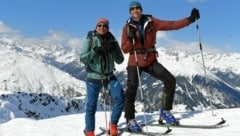 Im Winterspecial verschlägt es die Crew in die Berge. Auch die Filmbrüder Hans Sigl und Heiko Ruprecht. (Bild: ORF)