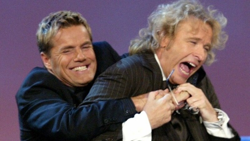 Dieter Bohlen und Thomas Gottschalk bei „Wetten, dass..?“ im Jahr 2003 (Bild: dpa/dpaweb)