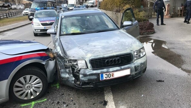 Nur durch einen Crash mit einem Polizeiauto war der 27-Jährige zu stoppen (Bild: Polizei Salzburg)