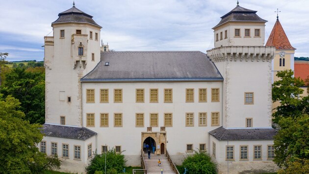 Im Schloss in Asparn bietet das bekannte Mamuz-Museum Einblicke in die Welt der Archäologie. Los geht es am 20. März. (Bild: Roman Jandl)