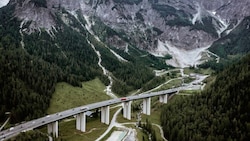 Ein deutscher Biker verhielt sich im Tauerntunnel völlig falsch und wurde zum Geisterfahrer (Bild: EXPA/JFK)