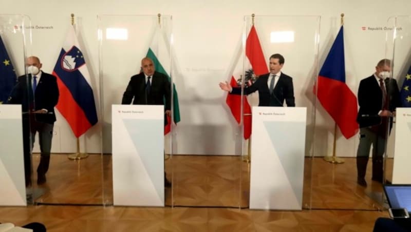 Von links nach rechts: Die Regierungschefs Janez Jansa (Slowenien), Bojko Borissow (Bulgarien), Sebastian Kurz und Andrej Babis (Tschechien). (Bild: AP)