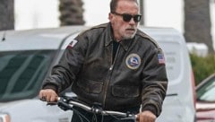 Arnold Schwarzenegger hält sich mit Radfahren fit. (Bild: www.photopress.at)