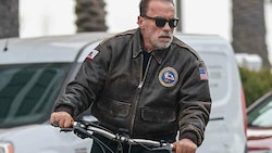 Arnold Schwarzenegger hält sich mit Radfahren fit. (Bild: www.photopress.at)