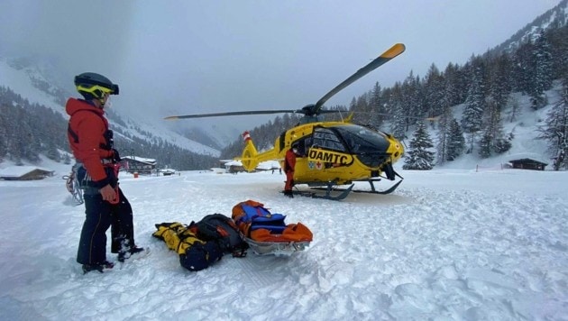 Christophorus 1 flog das Lawinenopfer in die Klinik Innsbruck (Bild: BR Vorderes Stubai)