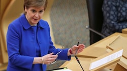 Schottlands Regierungschefin Nicola Sturgeon legt ihr Amt nieder. (Bild: AFP/Pool/Russell Cheyne)