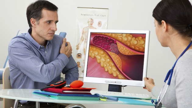 Ein Patient bei einer Thrombose-Untersuchung (Bild: stock.adobe.com)