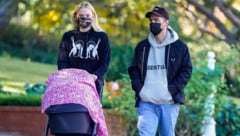 Joe Jonas und Sophie Turner bei einem Spaziergang mit Baby Willa. (Bild: www.PPS.at)