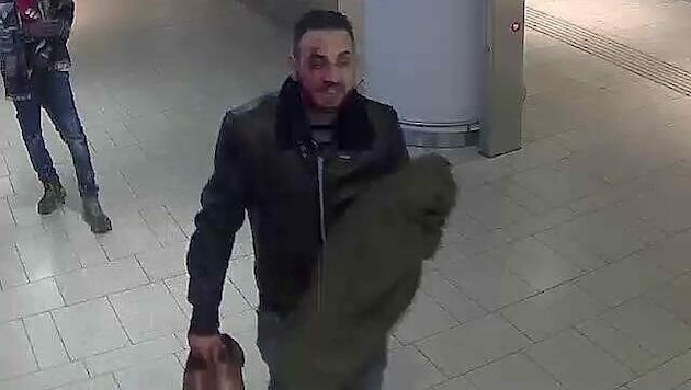 Der Täter flüchtete mit der Jacke und Schuhen des Opfers. (Bild: LPD Wien)