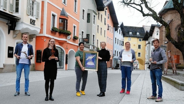 GF Viktoria Veider-Walser (4. v. li.) und ihr Team dürfen sich über zahlreiche Preise freuen (Bild: Kitzbühel Tourismus)