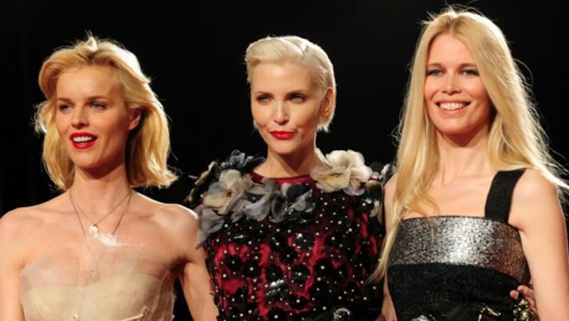 Eva Herzigova, Nadja Auermann und Claudia Schiffer 2009 im Palazzo della Ragione in Mailand (Bild: GIUSEPPE CACACE / AFP / picturedesk.com)