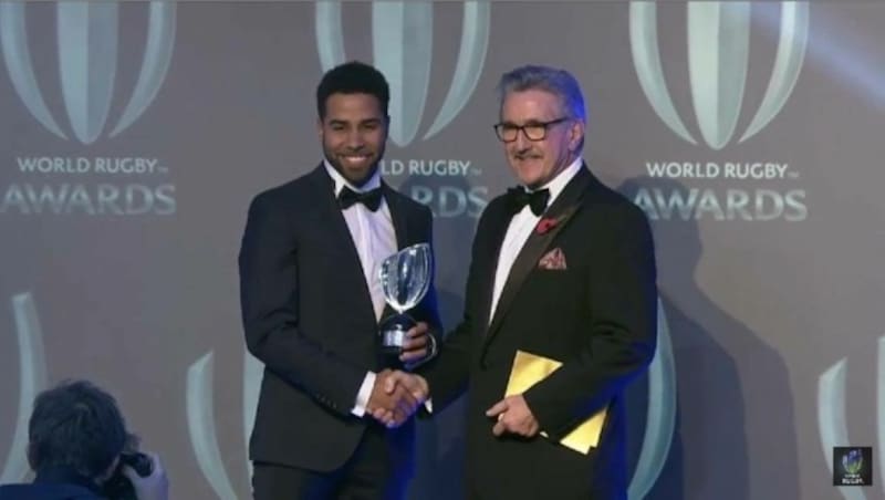 Udo Richson von Rugby Union Donau nimmt den Character Award 2016 entgegen. (Bild: RU Donau)