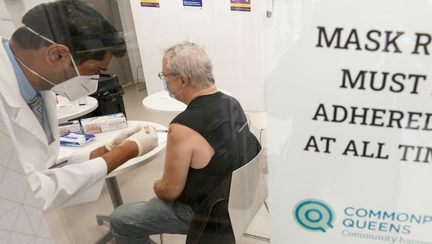 Seit Joe Bidens Amtsantritt als US-Präsident sind mehr als 100 Millionen US-Amerikaner geimpft worden. (Bild: AP)