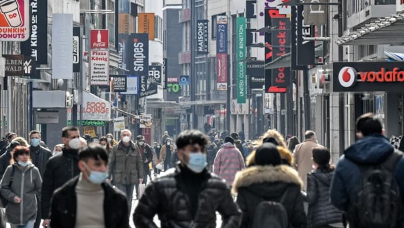 Einkaufsstraße in Köln (Bild: The Associated Press)